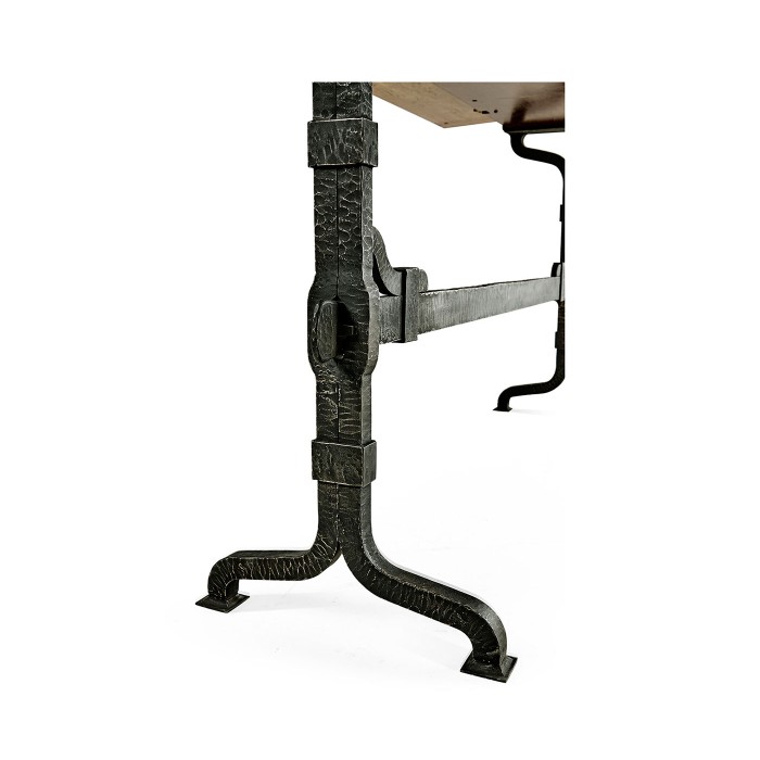 Casual Hunt Table
