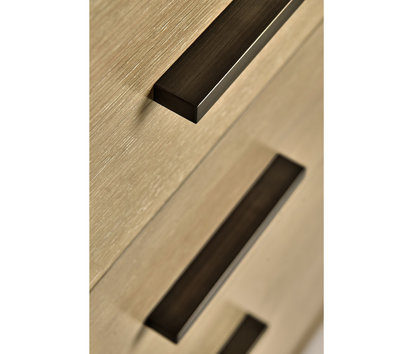Cambrio Tall Chest