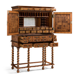 William & Mary Walnut & Oyster Secrétaire Cabinet 