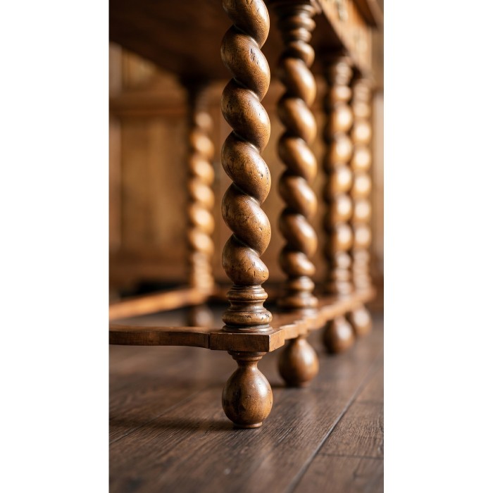 William & Mary Walnut & Oyster Secrétaire Cabinet 