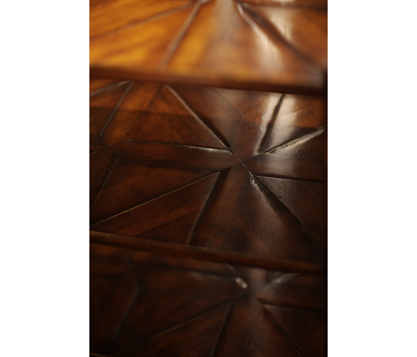 Parquet three-tier shelf