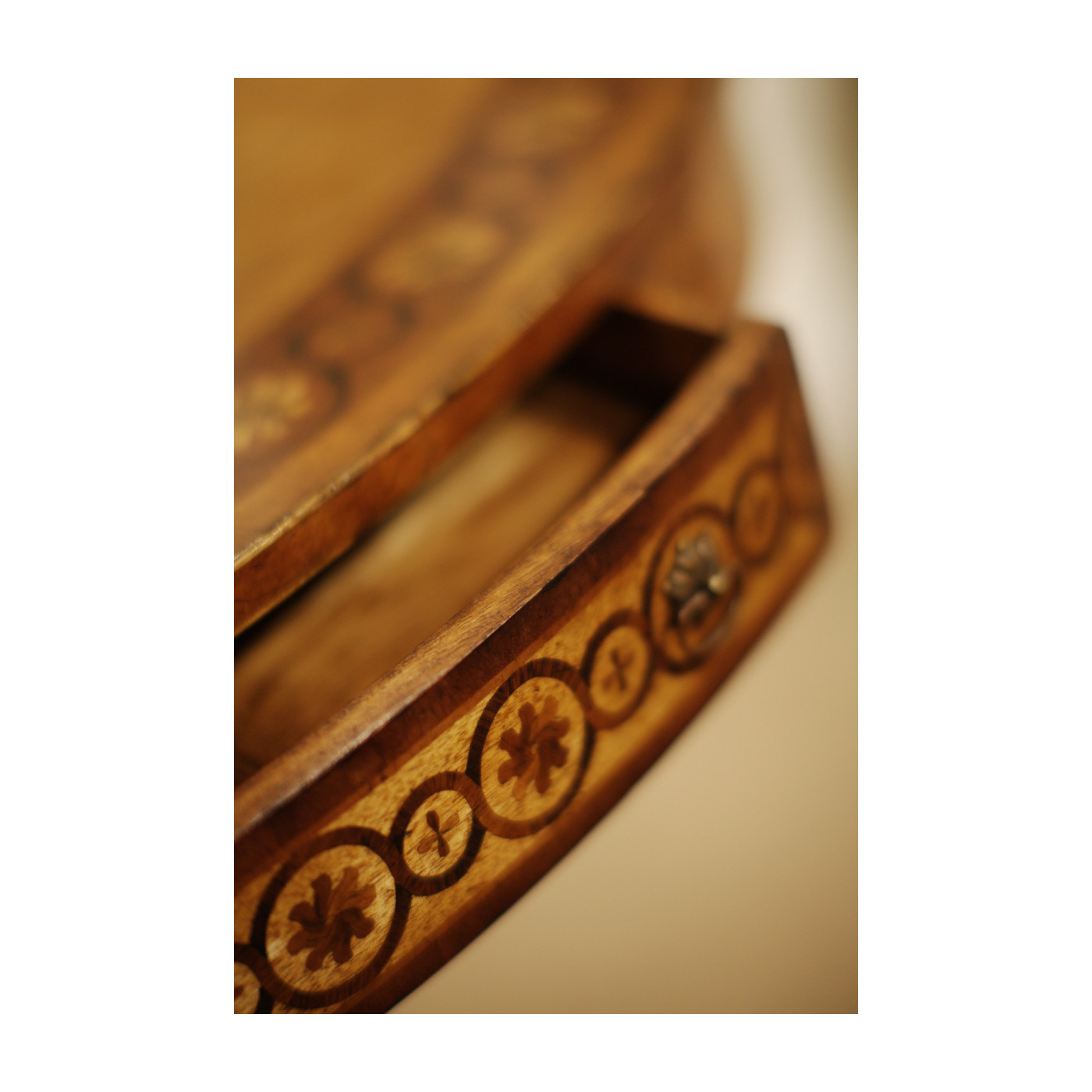 Oval marquetry lamp table