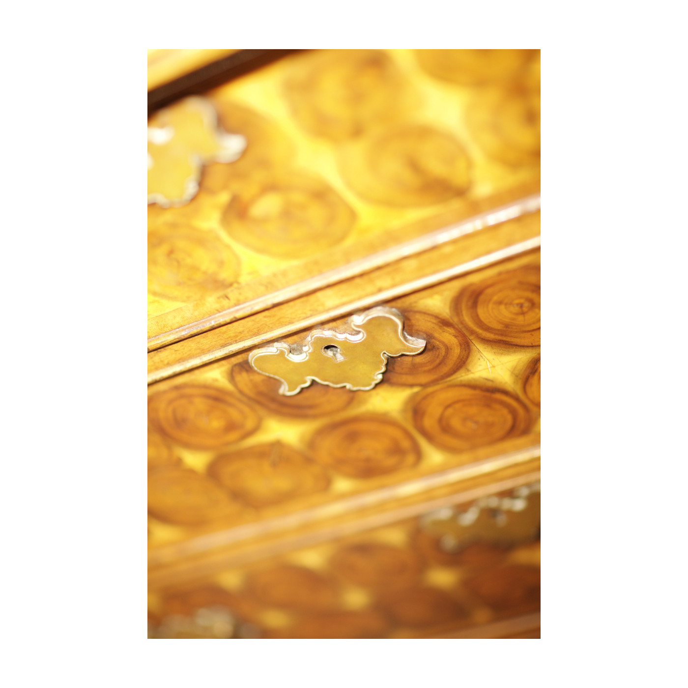 Oval marquetry lamp table