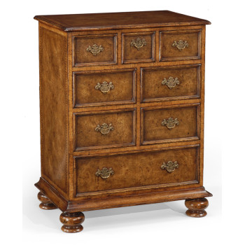 Oak chest of drawers