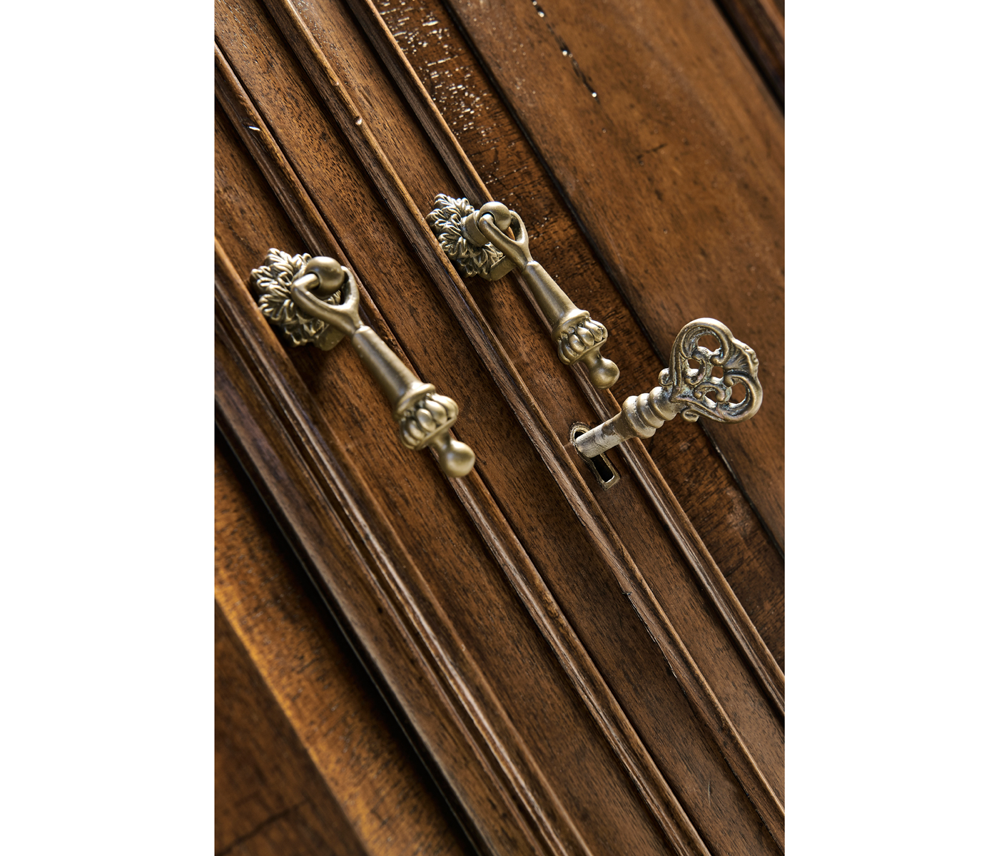 Traditional Double Narrow Cabinet with Twin Cupboards