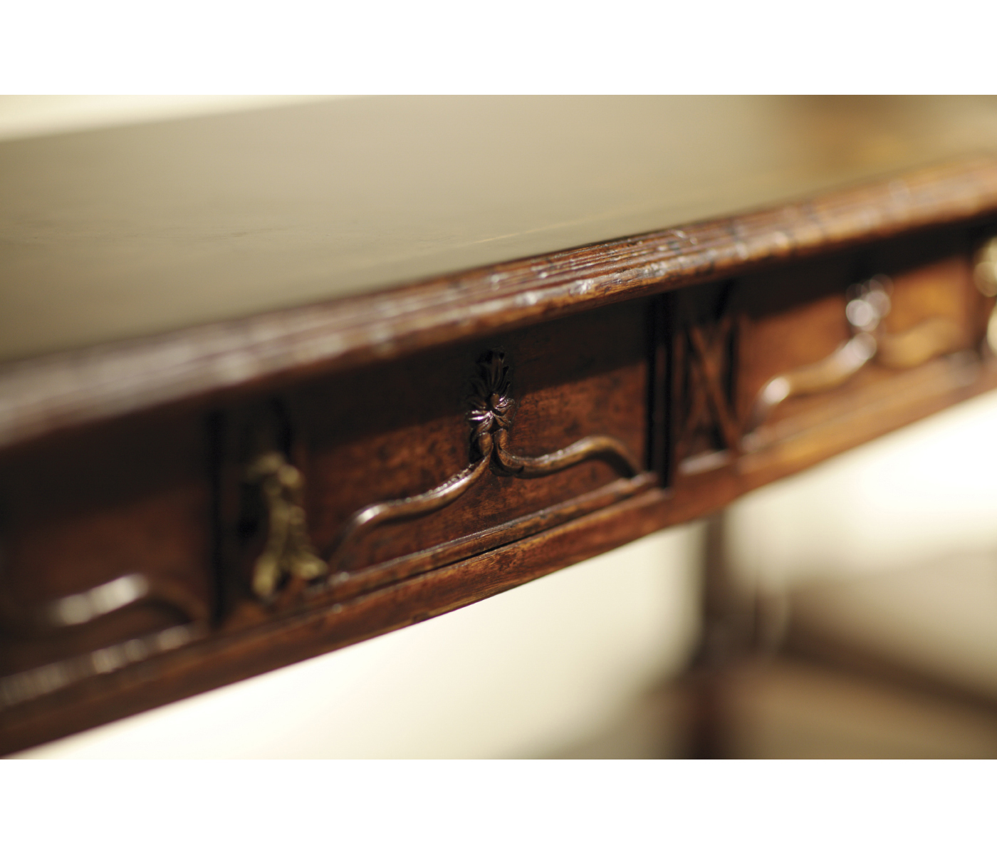 Chippendale Gothic Étagère