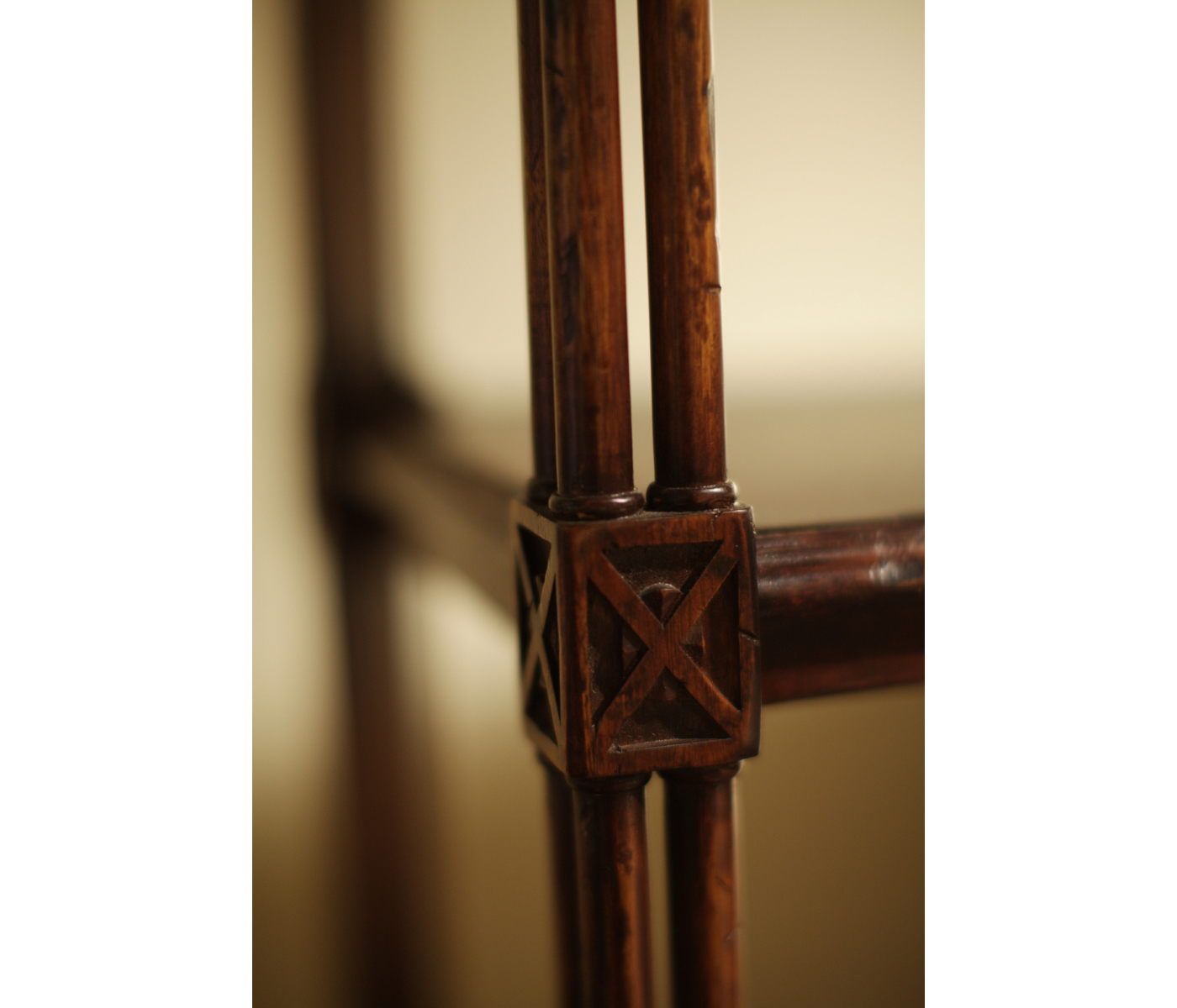 Chippendale Gothic Étagère