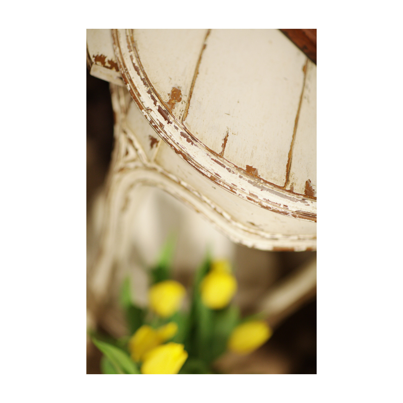 French small round lamp table (white)