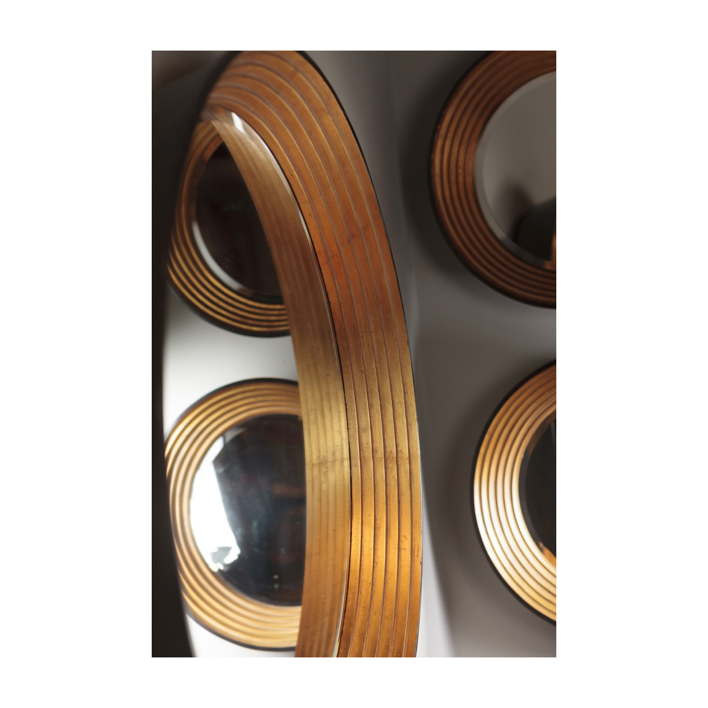 Contemporary Circular Recessed Gilded Mirror