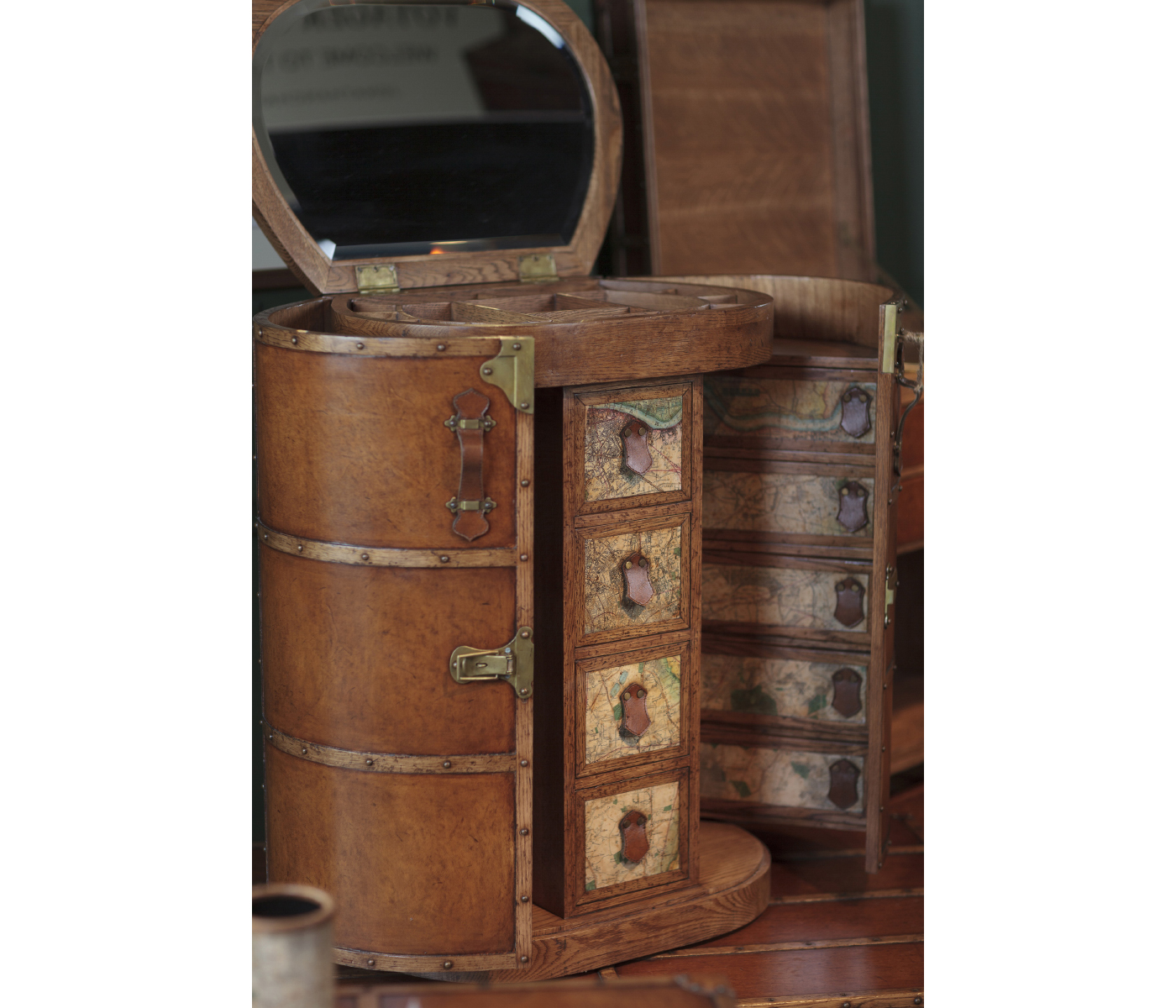 Travel Trunk Style Metamorphic Dressing Table