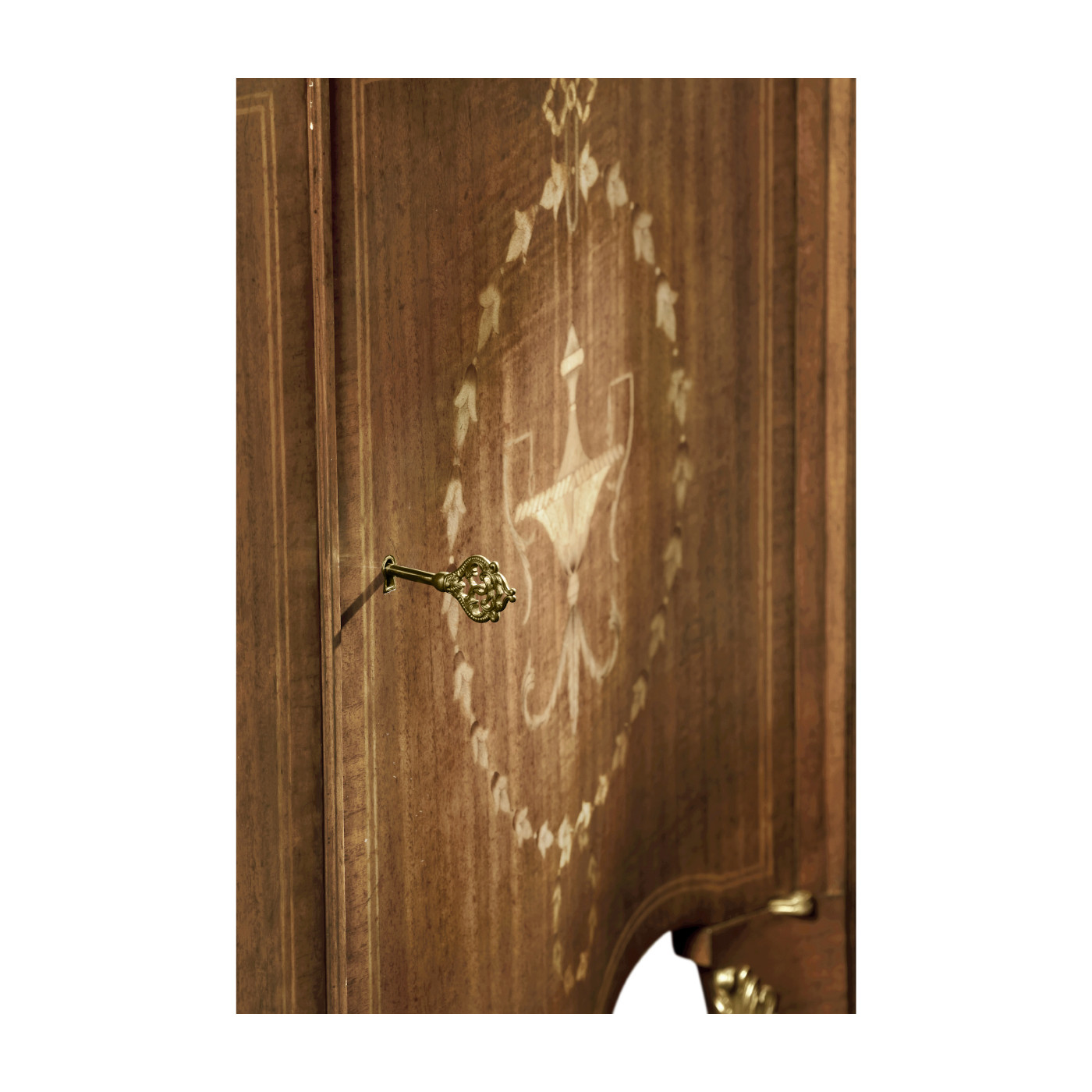 Chippendale style commode with fine inlay