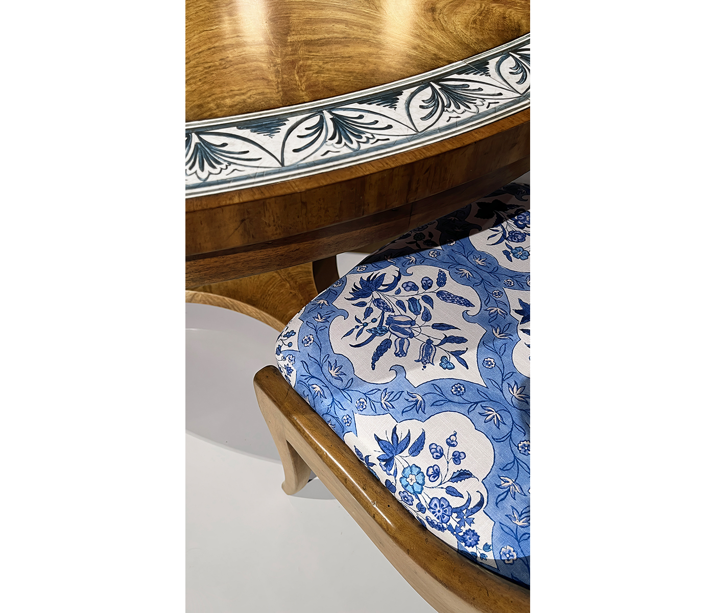 Vermeer Round Pedestal Dining Table