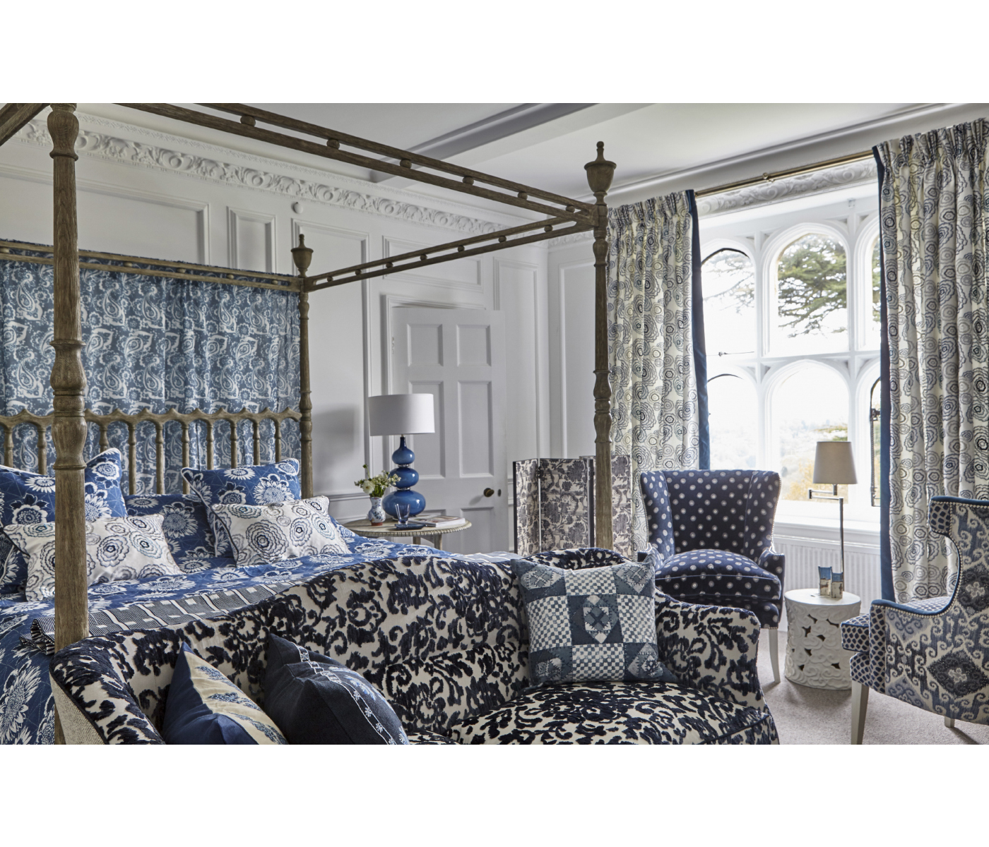 Morris King Bed