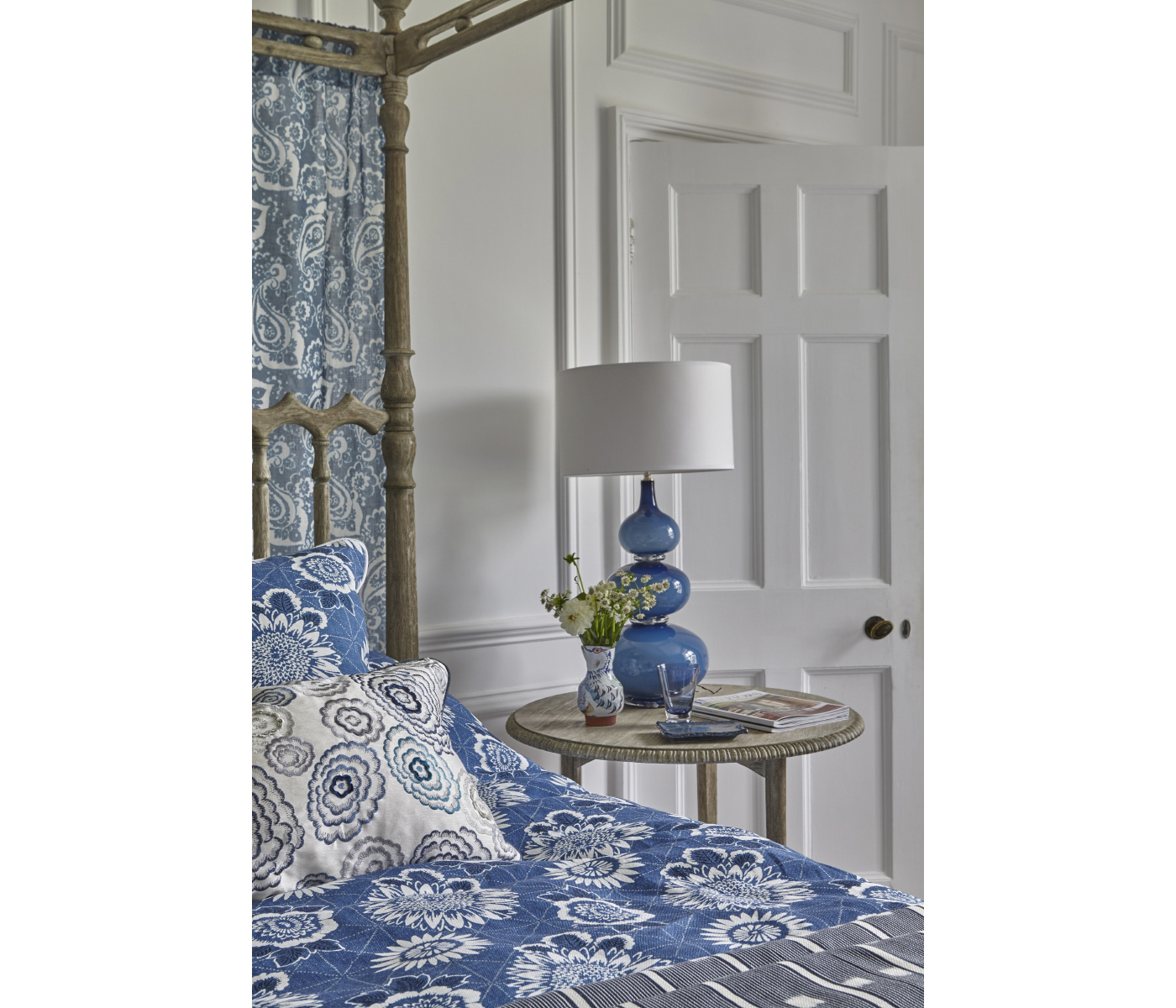 Morris King Bed