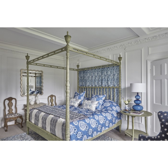 Morris Queen Bed