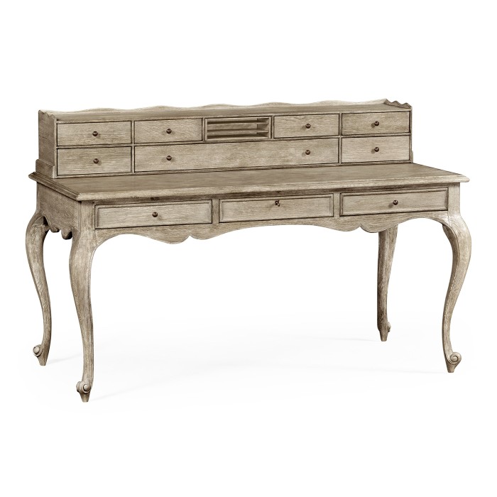 Arles Desk