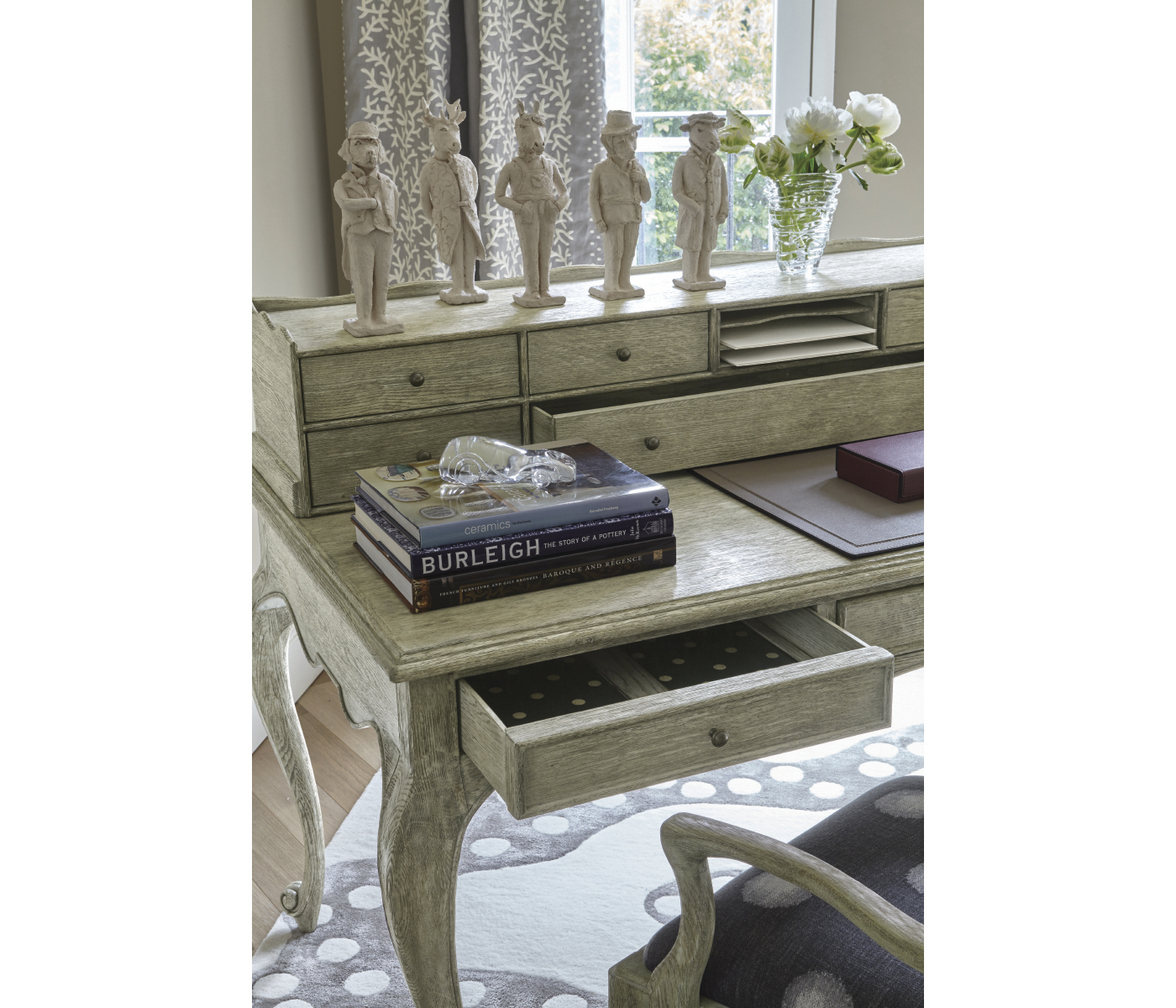 Arles Desk