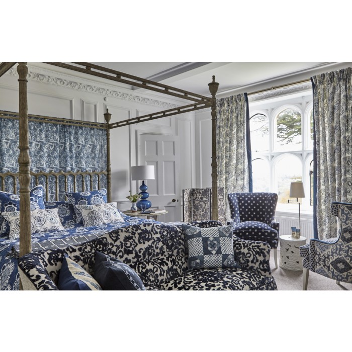 Octavian White & Blue Screen Panels