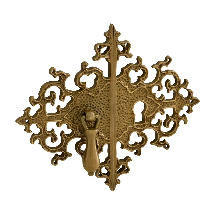 Escutcheon handle